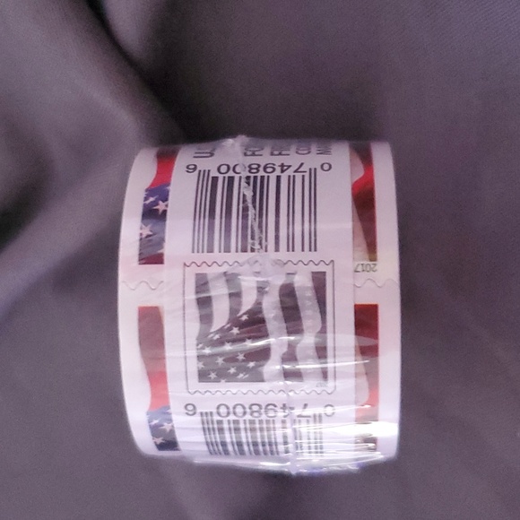 Forever Stamps 1 Roll Of 100 First Class USPS Stamp 2017 U.S. Flag Photo Postage - Picture 5 of 7